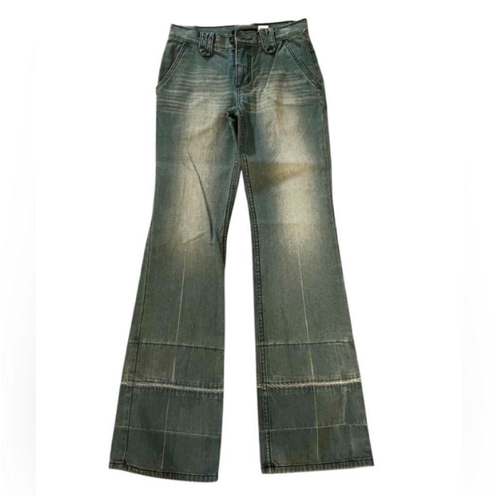Marc Jacobs Flare Jeans 100% cotton
Made in U.S.A. Size 2 Y2K vibes